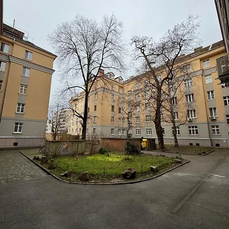 29 Old Town, 2 Bathrooms, Ac, Quiet Bratislava