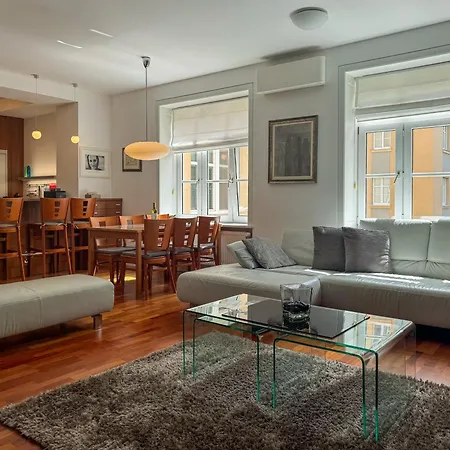 29 Old Town, 2 Bathrooms, Ac, Quiet Bratislava