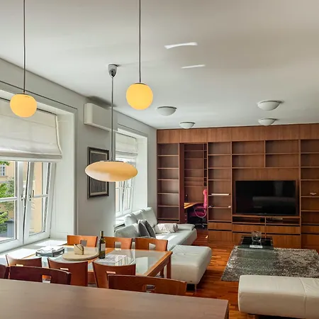 29 Old Town, 2 Bathrooms, Ac, Quiet Apartmán *