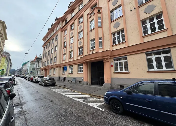 29 Old Town, 2 Bathrooms, Ac, Quiet Pressburg