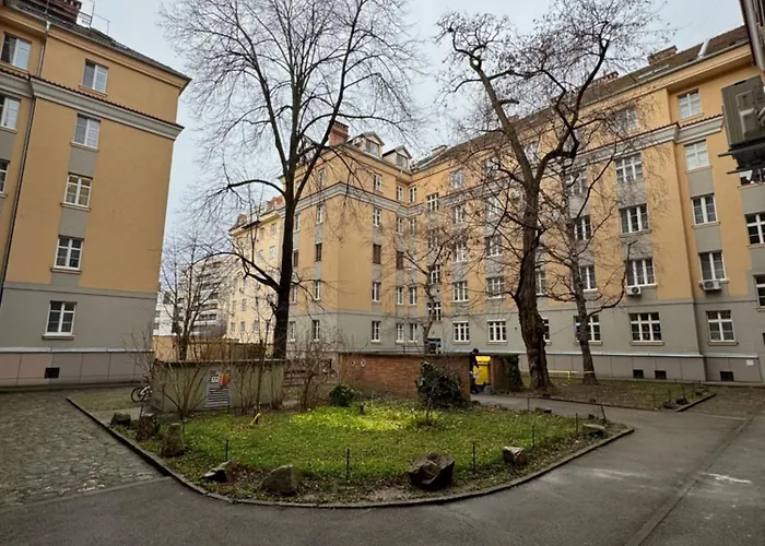 29 Old Town, 2 Bathrooms, Ac, Quiet Братислава